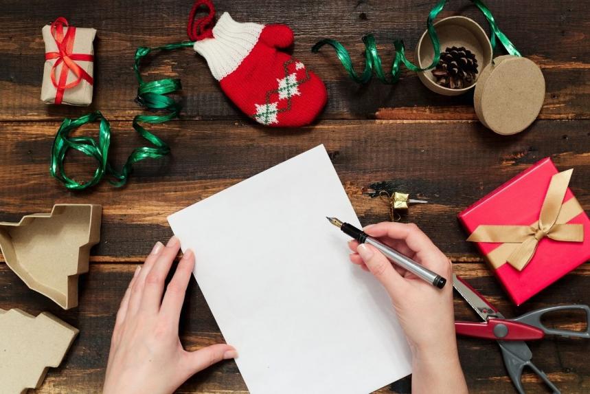 5 winter crafts you can enjoy at home | Age UK Mobility